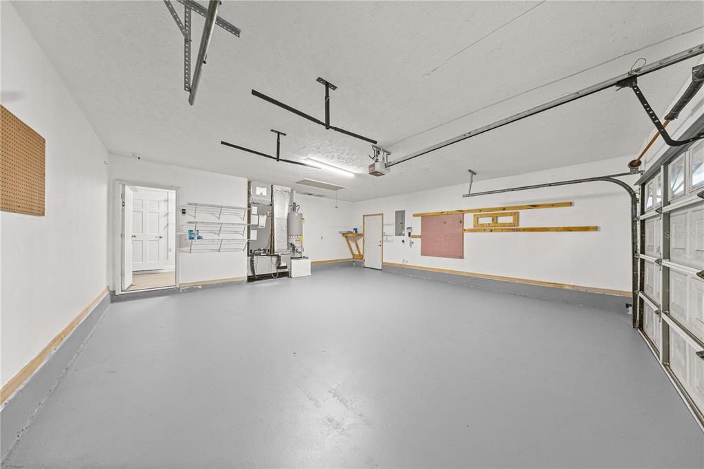 Activo con contrato: $379,900 (4 camas, 3 baños, 2229 Pies cuadrados)