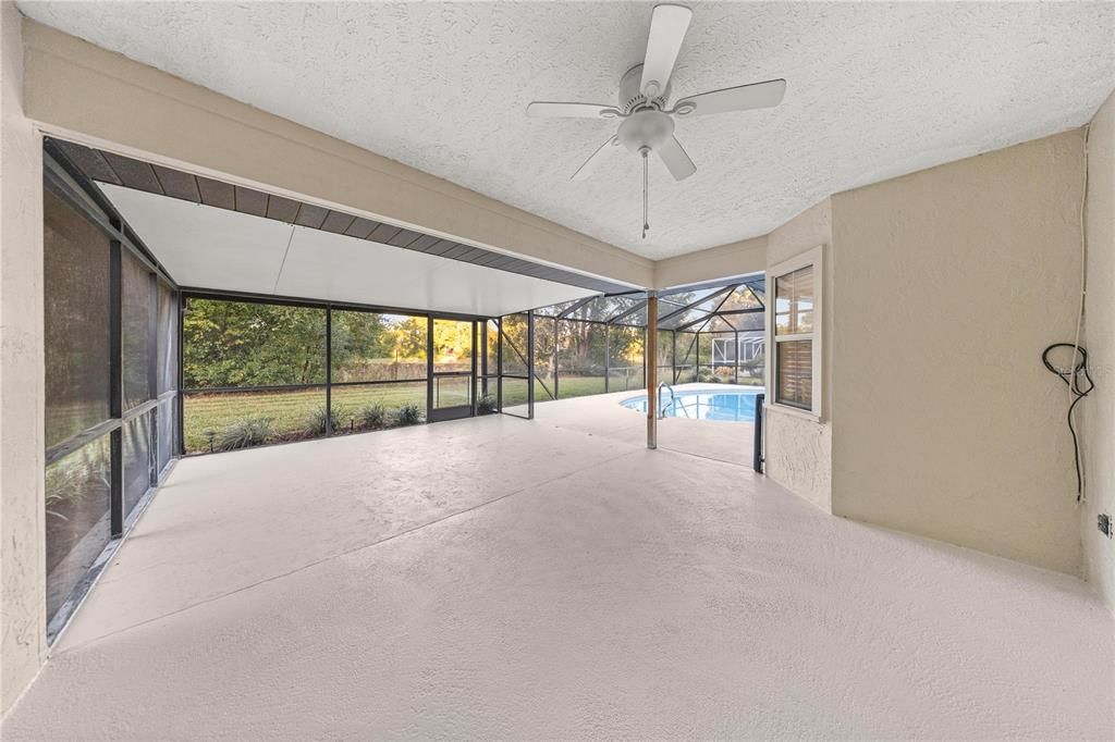 Activo con contrato: $379,900 (4 camas, 3 baños, 2229 Pies cuadrados)