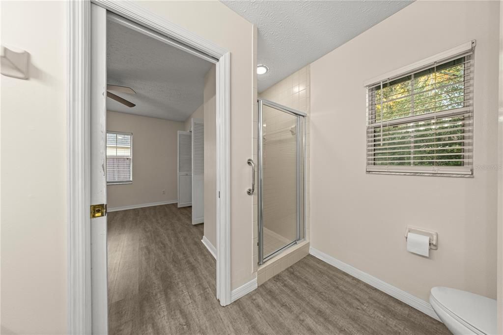 Activo con contrato: $379,900 (4 camas, 3 baños, 2229 Pies cuadrados)