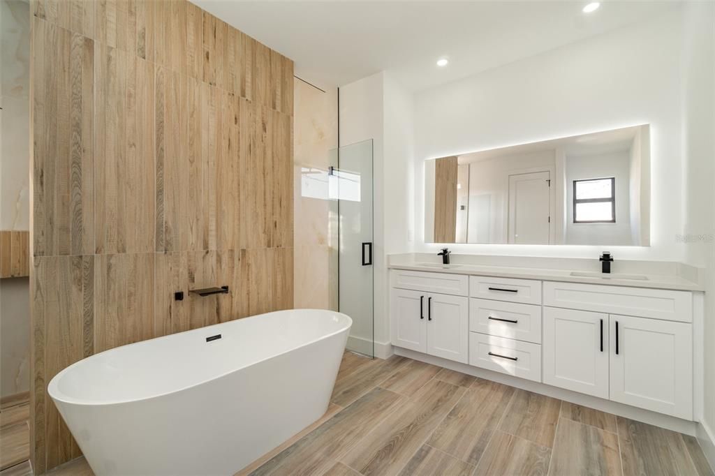 For Sale: $650,000 (4 beds, 3 baths, 2098 Square Feet)