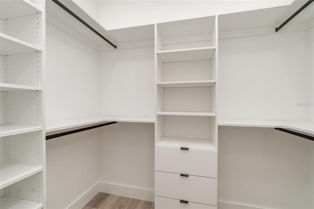 For Sale: $650,000 (4 beds, 3 baths, 2098 Square Feet)