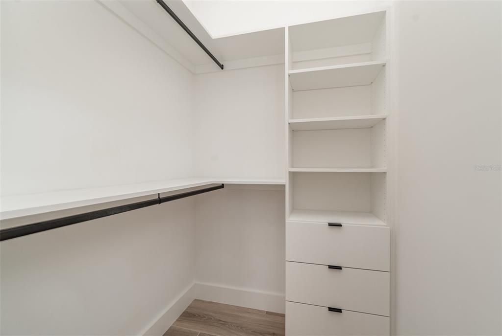 For Sale: $650,000 (4 beds, 3 baths, 2098 Square Feet)