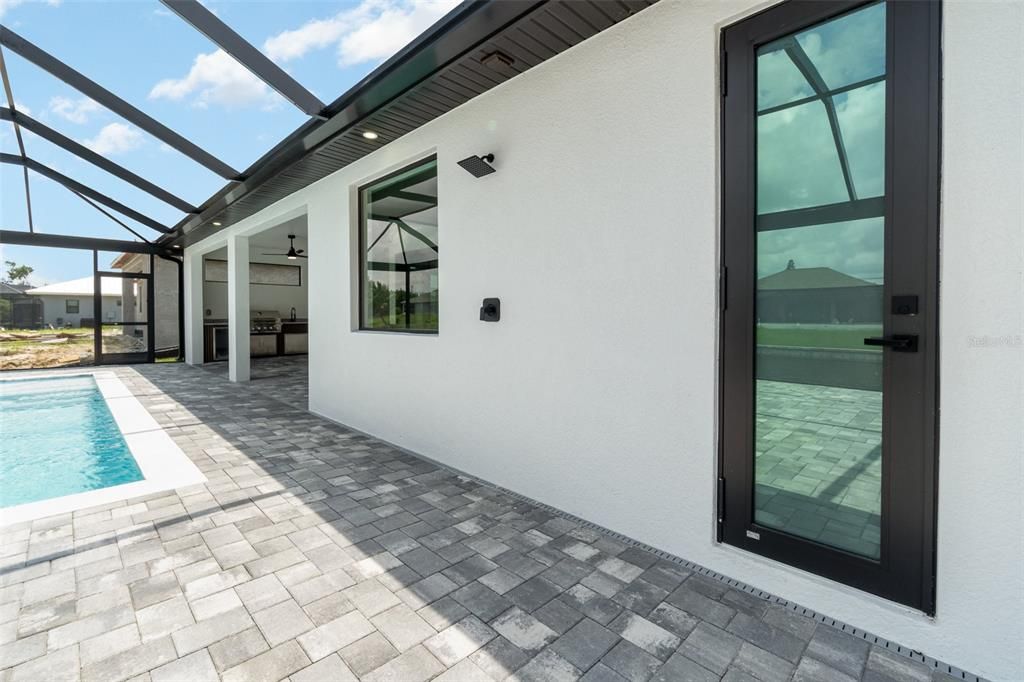 For Sale: $650,000 (4 beds, 3 baths, 2098 Square Feet)