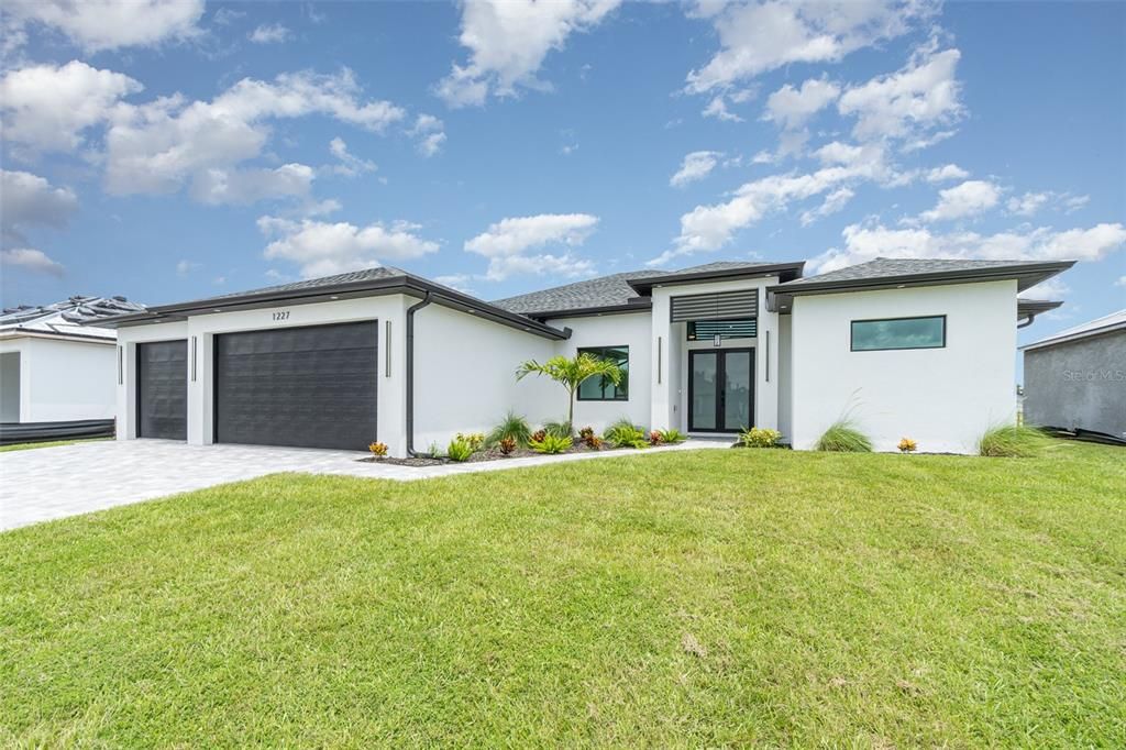 For Sale: $650,000 (4 beds, 3 baths, 2098 Square Feet)