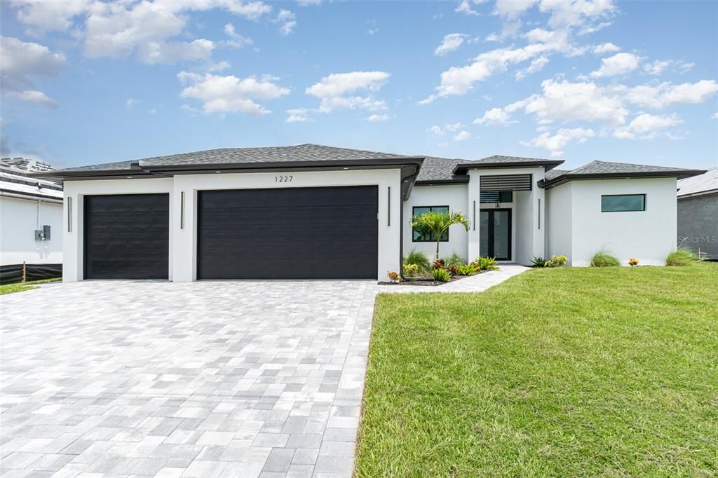 For Sale: $650,000 (4 beds, 3 baths, 2098 Square Feet)