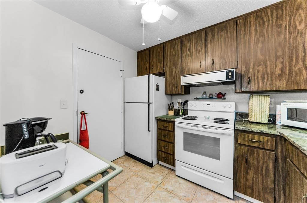 For Rent: $2,995 (2 beds, 1 baths, 900 Square Feet)