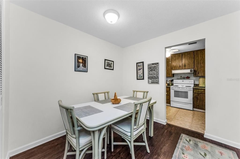 For Rent: $2,995 (2 beds, 1 baths, 900 Square Feet)