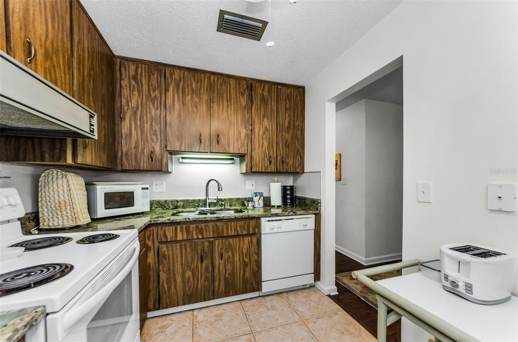 For Rent: $2,995 (2 beds, 1 baths, 900 Square Feet)