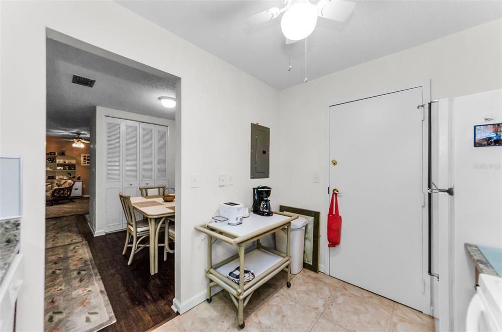 For Rent: $2,995 (2 beds, 1 baths, 900 Square Feet)