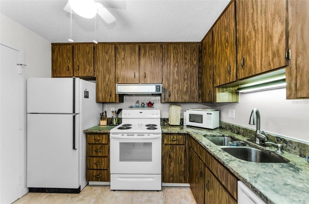 For Rent: $2,995 (2 beds, 1 baths, 900 Square Feet)