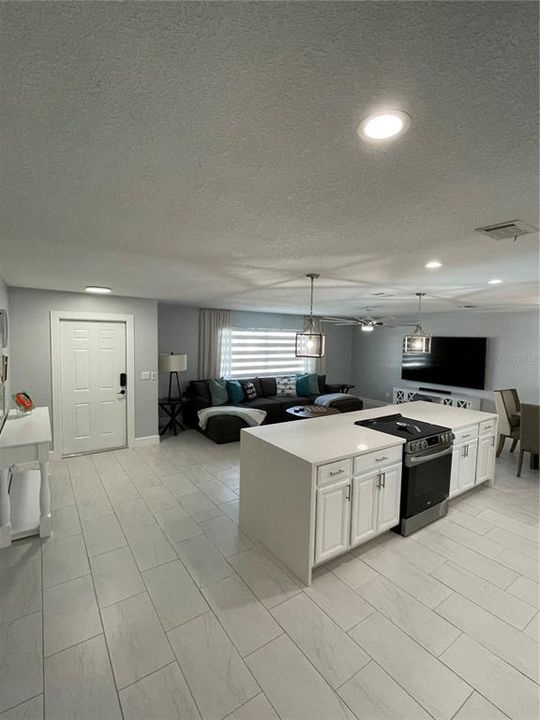 待售: $449,000 (3 贝兹, 2 浴室, 1596 平方英尺)