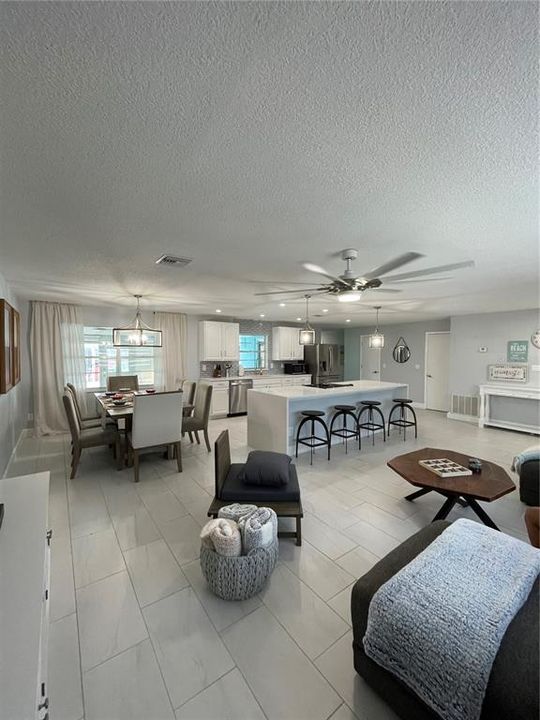 待售: $449,000 (3 贝兹, 2 浴室, 1596 平方英尺)