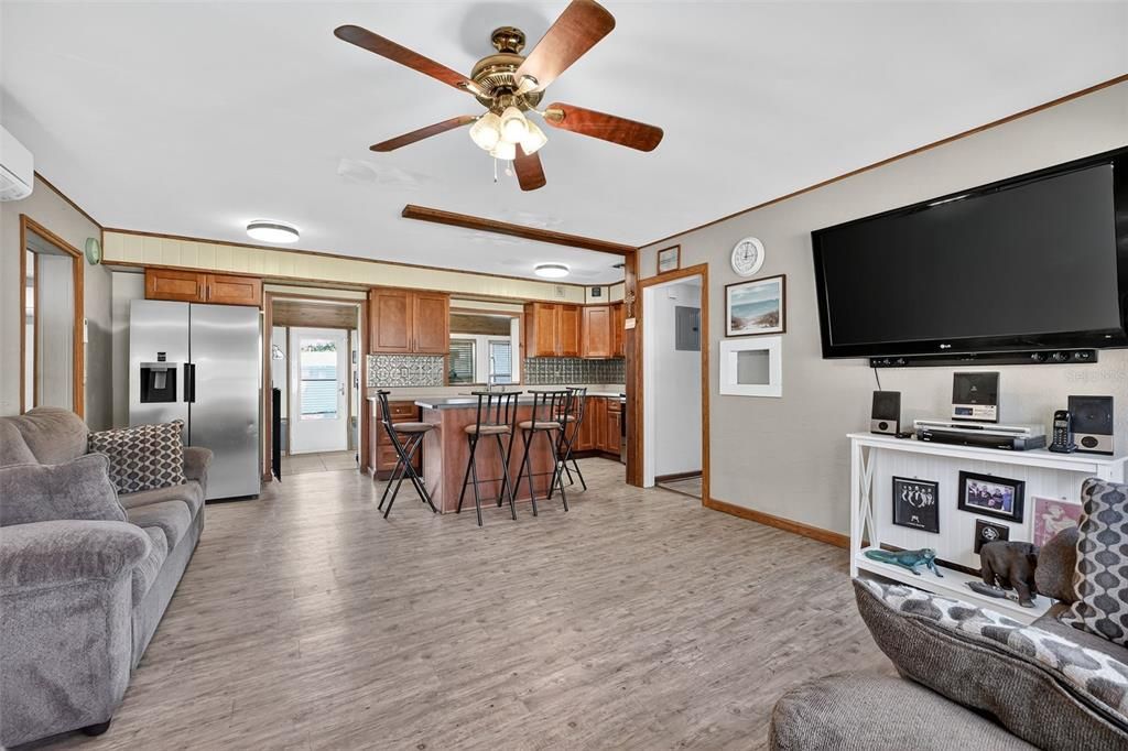 待售: $245,000 (3 贝兹, 2 浴室, 1457 平方英尺)