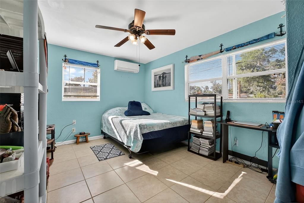 待售: $245,000 (3 贝兹, 2 浴室, 1457 平方英尺)