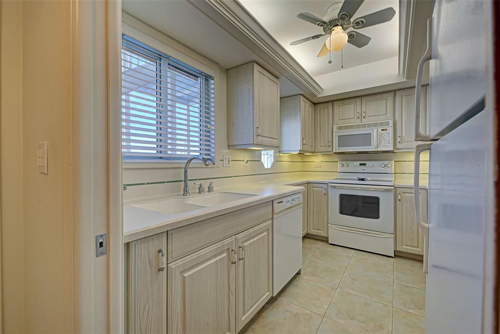 На продажу: $545,900 (2 спален, 2 ванн, 1109 Квадратных фут)