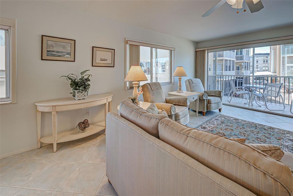 На продажу: $545,900 (2 спален, 2 ванн, 1109 Квадратных фут)