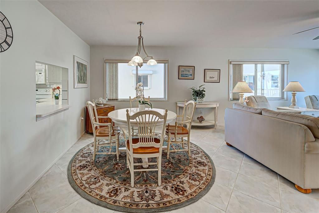 На продажу: $545,900 (2 спален, 2 ванн, 1109 Квадратных фут)