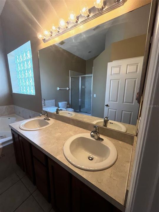 For Rent: $2,300 (3 beds, 2 baths, 1862 Square Feet)