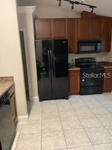 For Rent: $2,300 (3 beds, 2 baths, 1862 Square Feet)