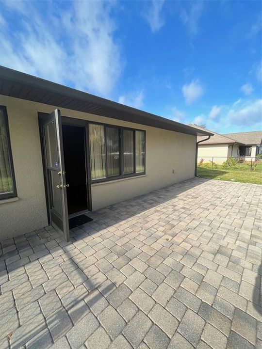 For Rent: $2,300 (3 beds, 2 baths, 1862 Square Feet)