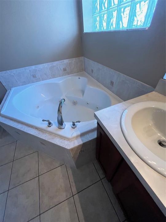 For Rent: $2,300 (3 beds, 2 baths, 1862 Square Feet)