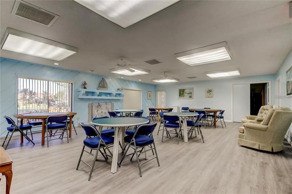 For Sale: $275,000 (2 beds, 2 baths, 980 Square Feet)