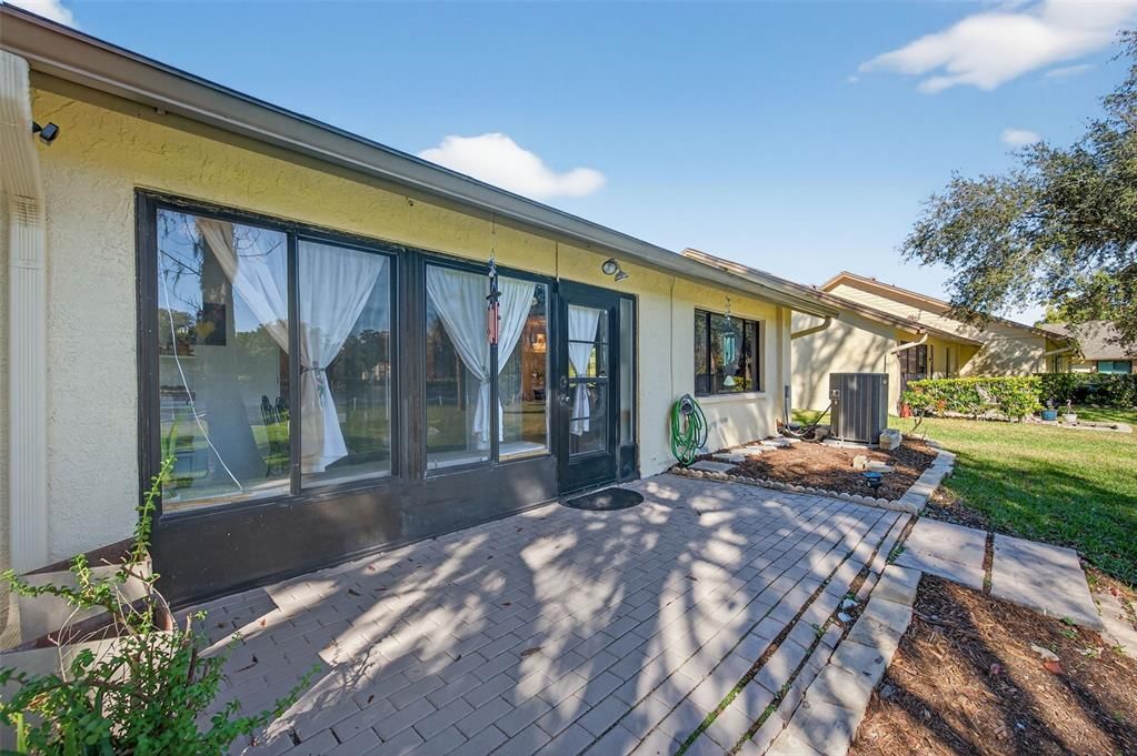 For Sale: $275,000 (2 beds, 2 baths, 980 Square Feet)