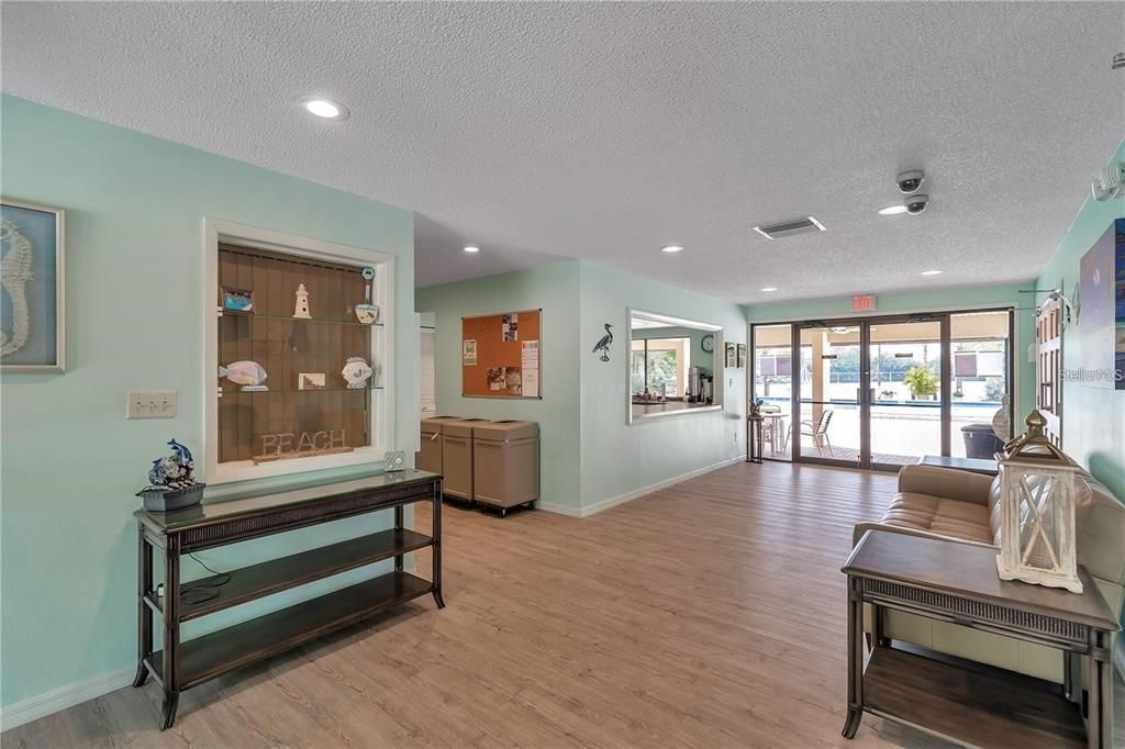 For Sale: $275,000 (2 beds, 2 baths, 980 Square Feet)