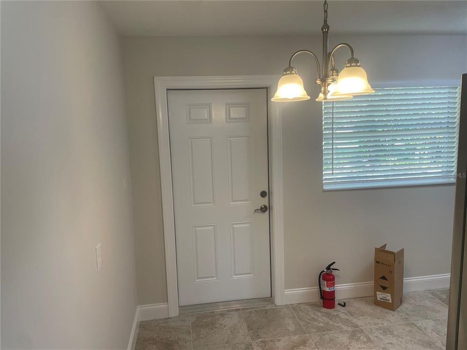 For Rent: $1,075 (2 beds, 1 baths, 720 Square Feet)