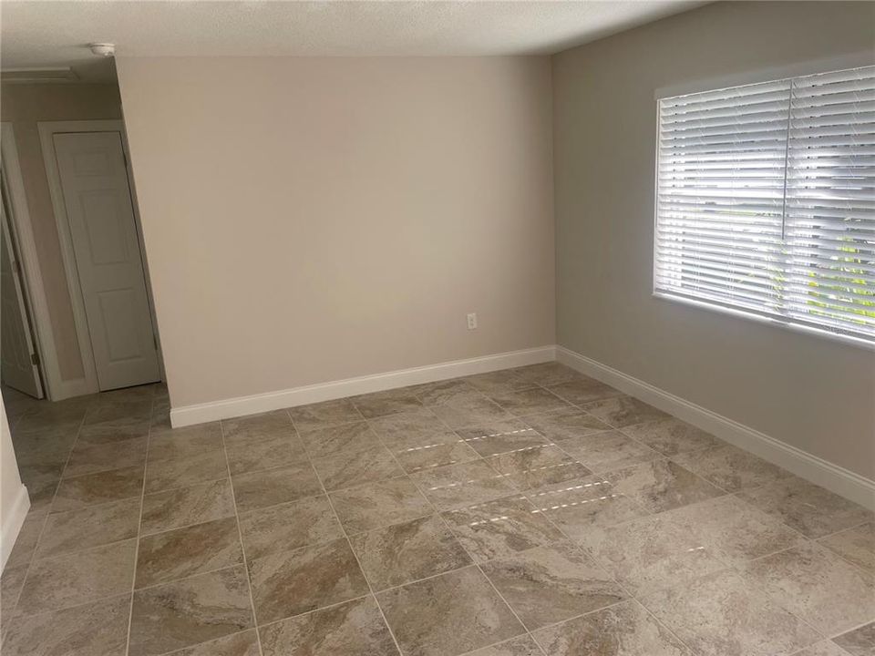 For Rent: $1,075 (2 beds, 1 baths, 720 Square Feet)