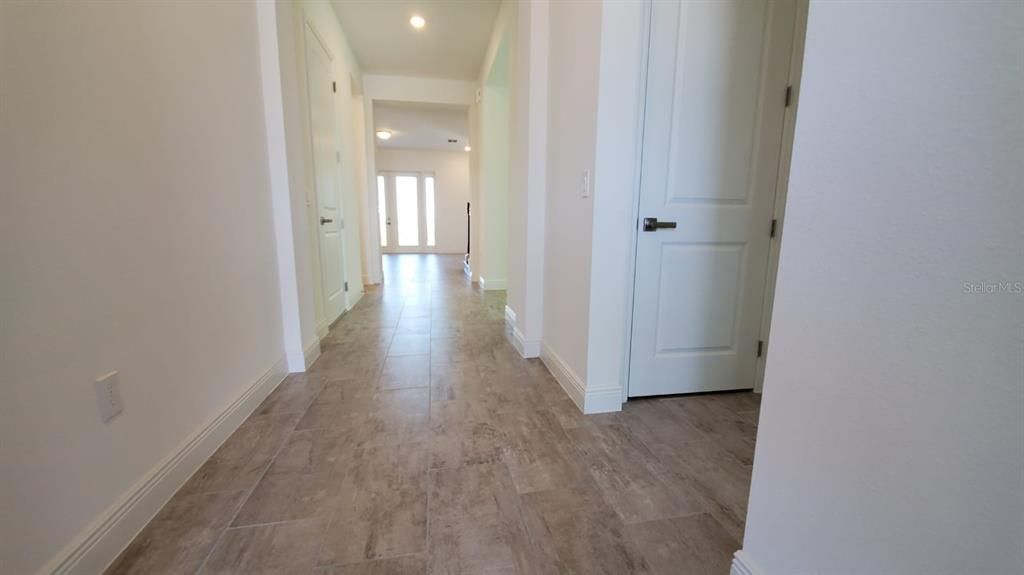 Под контрактом: $3,900 (4 спален, 3 ванн, 2935 Квадратных фут)