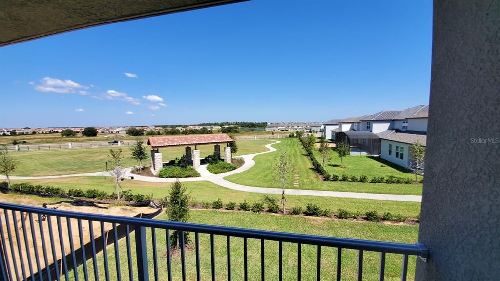 Под контрактом: $3,900 (4 спален, 3 ванн, 2935 Квадратных фут)