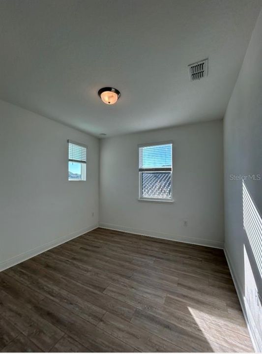 Под контрактом: $3,900 (4 спален, 3 ванн, 2935 Квадратных фут)