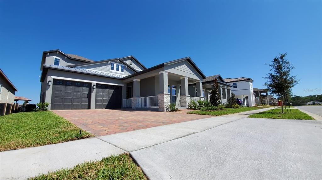 Под контрактом: $3,900 (4 спален, 3 ванн, 2935 Квадратных фут)