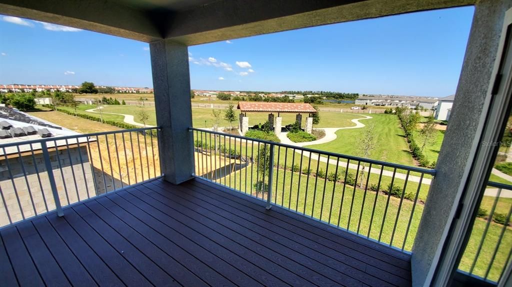 Под контрактом: $3,900 (4 спален, 3 ванн, 2935 Квадратных фут)