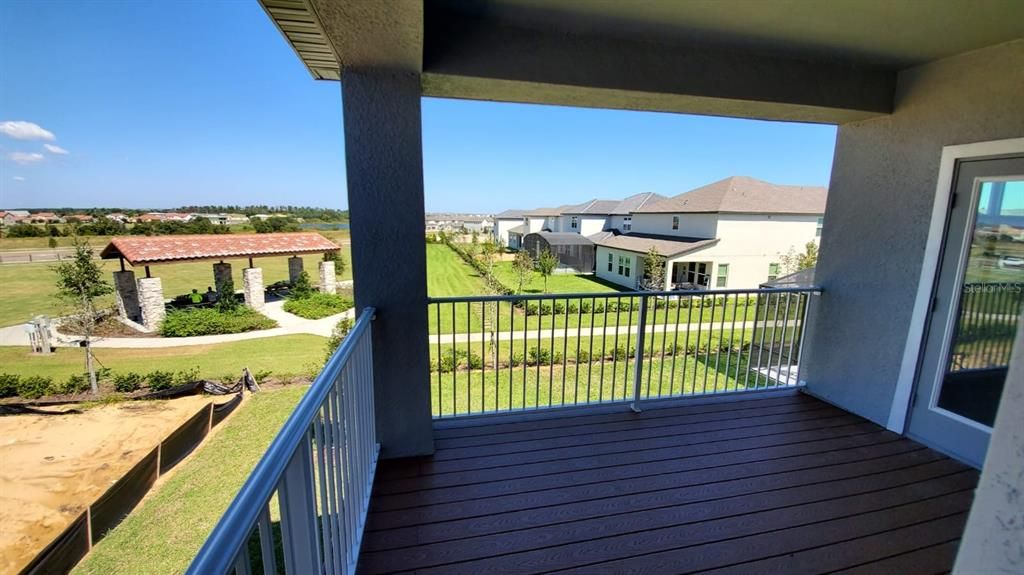 Под контрактом: $3,900 (4 спален, 3 ванн, 2935 Квадратных фут)