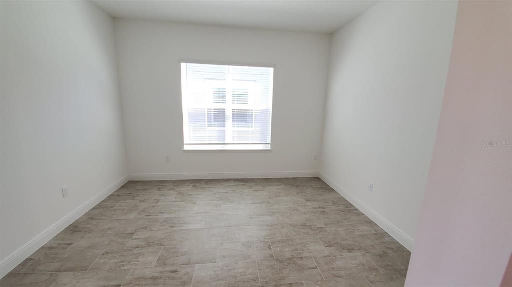 Под контрактом: $3,900 (4 спален, 3 ванн, 2935 Квадратных фут)