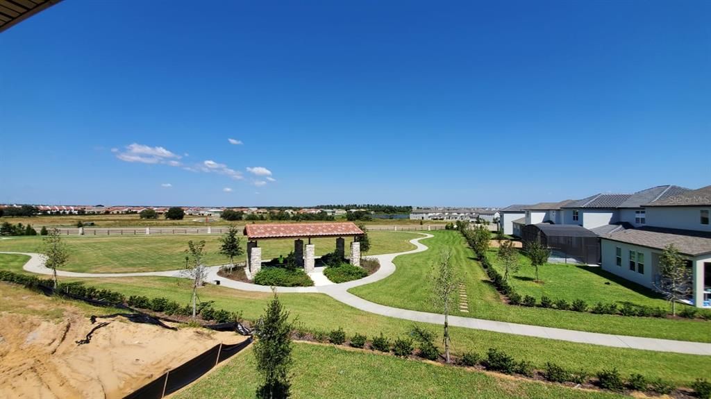 Под контрактом: $3,900 (4 спален, 3 ванн, 2935 Квадратных фут)