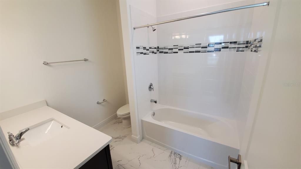 Под контрактом: $3,900 (4 спален, 3 ванн, 2935 Квадратных фут)