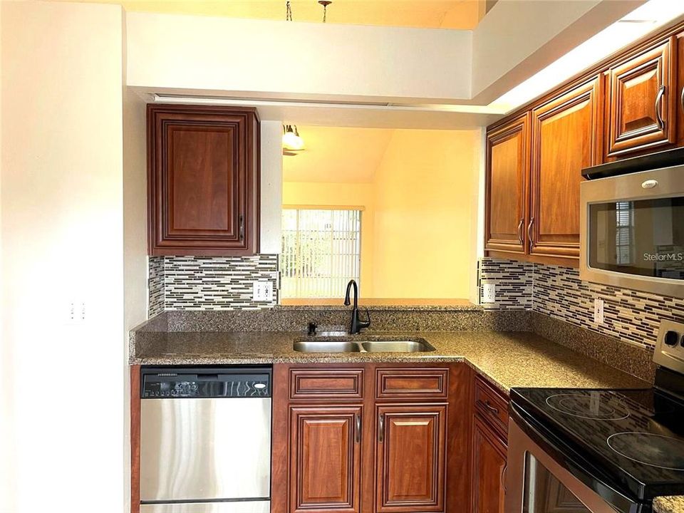 出租: $1,900 (3 贝兹, 2 浴室, 1116 平方英尺)