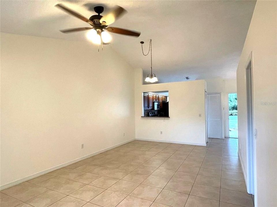 出租: $1,900 (3 贝兹, 2 浴室, 1116 平方英尺)