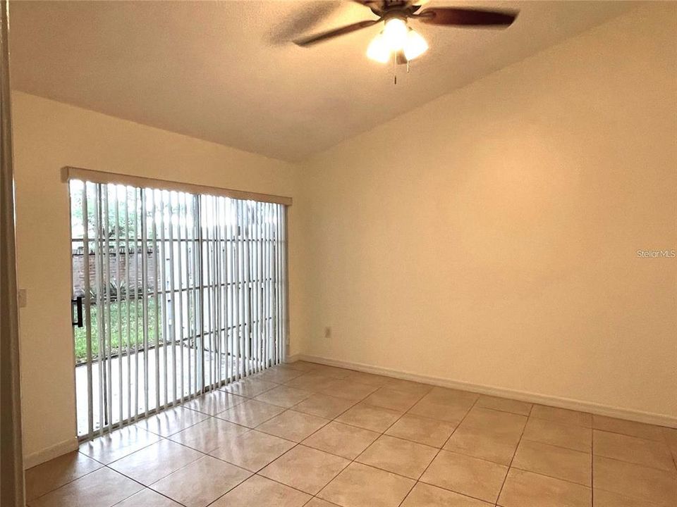 出租: $1,900 (3 贝兹, 2 浴室, 1116 平方英尺)