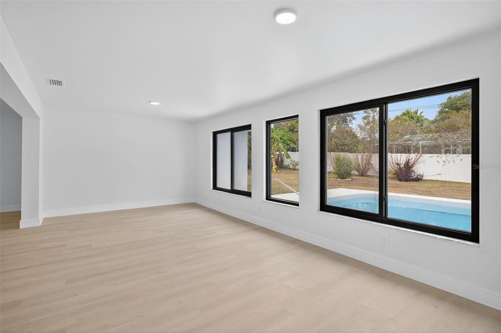 合同活跃: $510,000 (3 贝兹, 2 浴室, 1730 平方英尺)