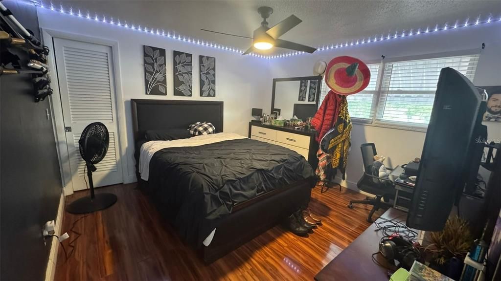 For Sale: $800,000 (4 beds, 2 baths, 2274 Square Feet)