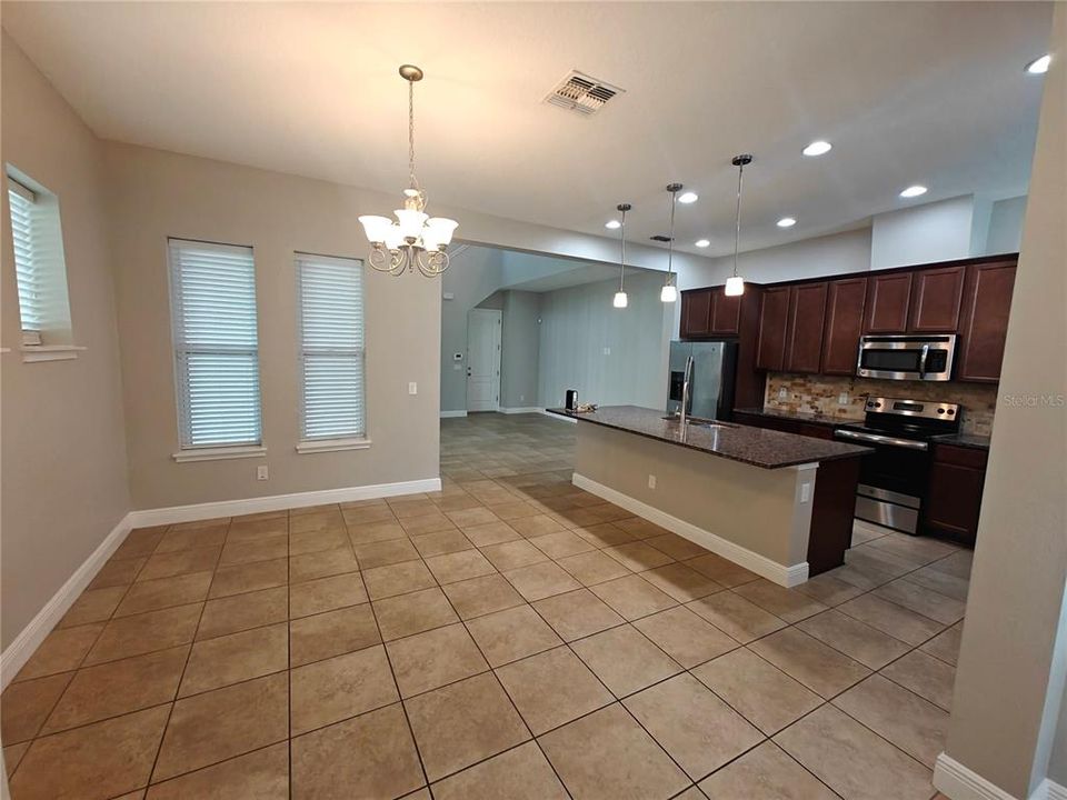 For Rent: $2,689 (3 beds, 2 baths, 1805 Square Feet)