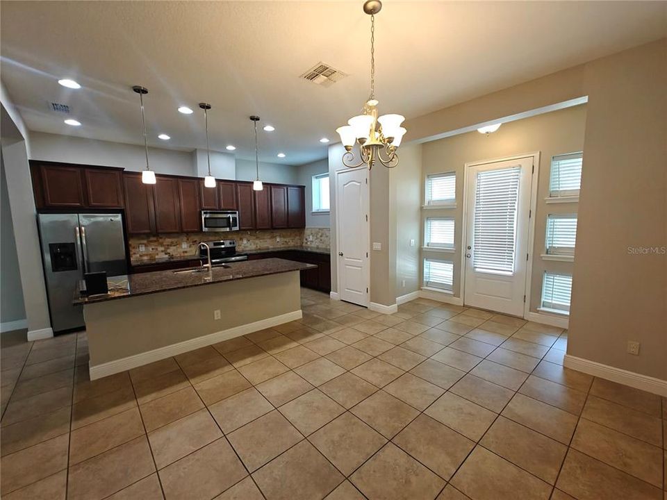 For Rent: $2,689 (3 beds, 2 baths, 1805 Square Feet)
