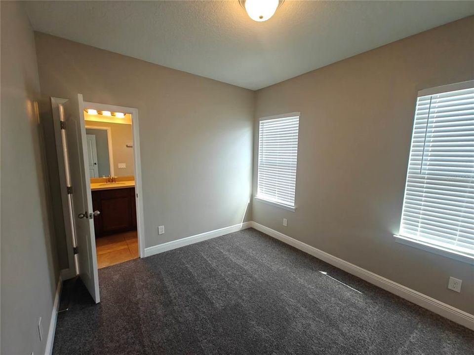 For Rent: $2,689 (3 beds, 2 baths, 1805 Square Feet)