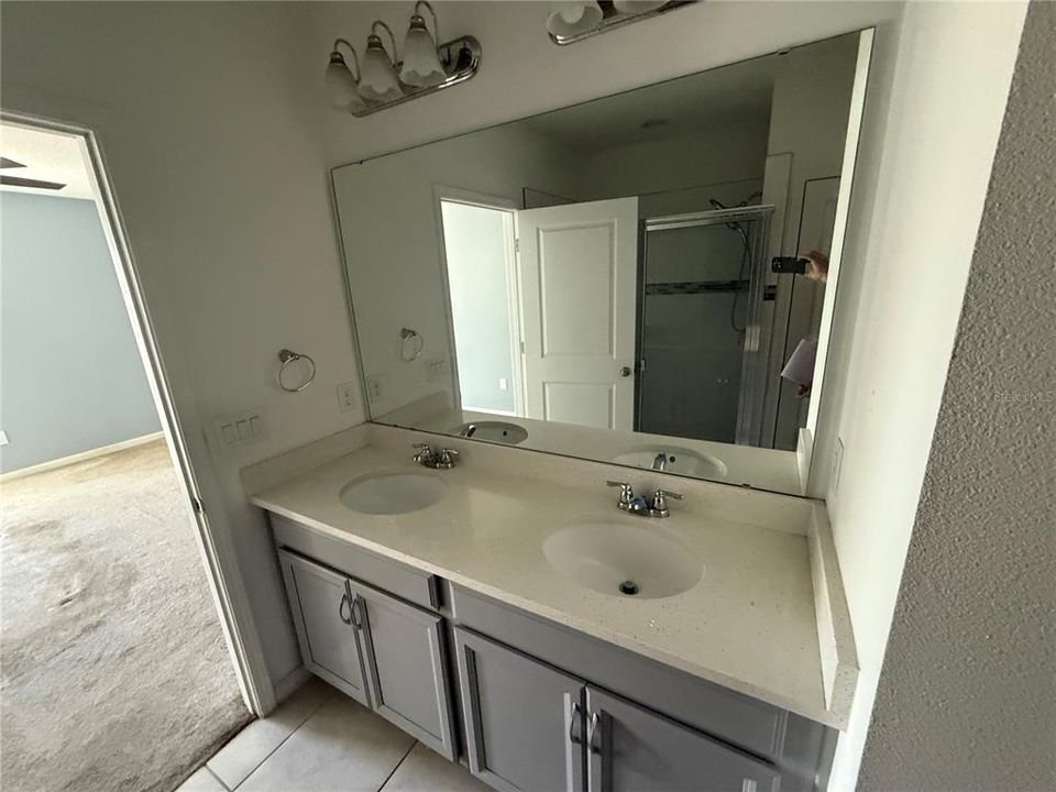 合同活跃: $211,000 (4 贝兹, 2 浴室, 1767 平方英尺)