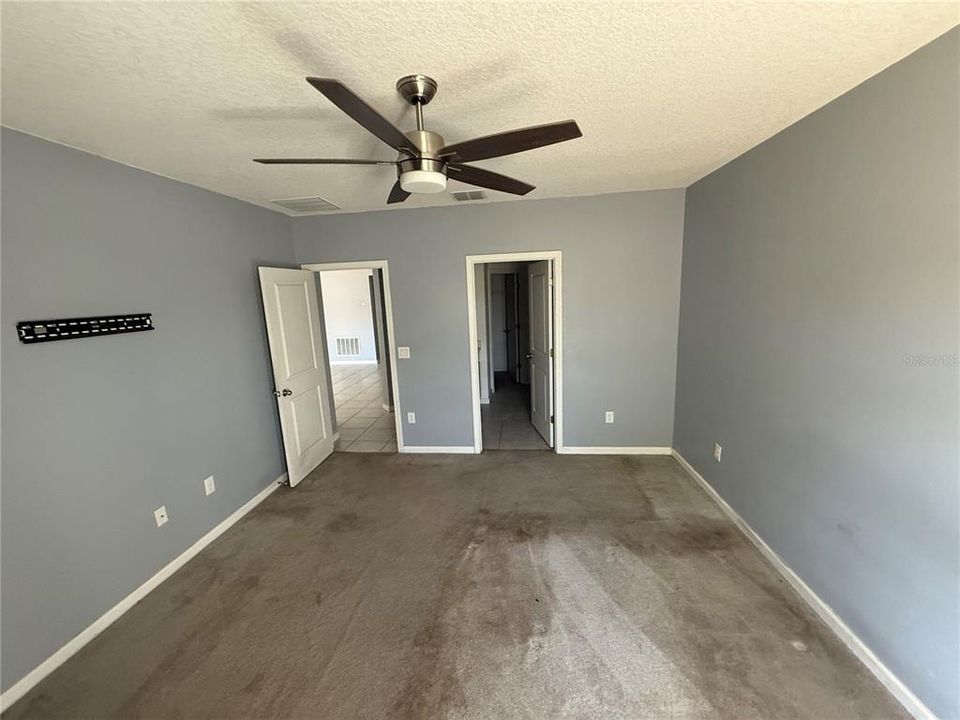 合同活跃: $211,000 (4 贝兹, 2 浴室, 1767 平方英尺)