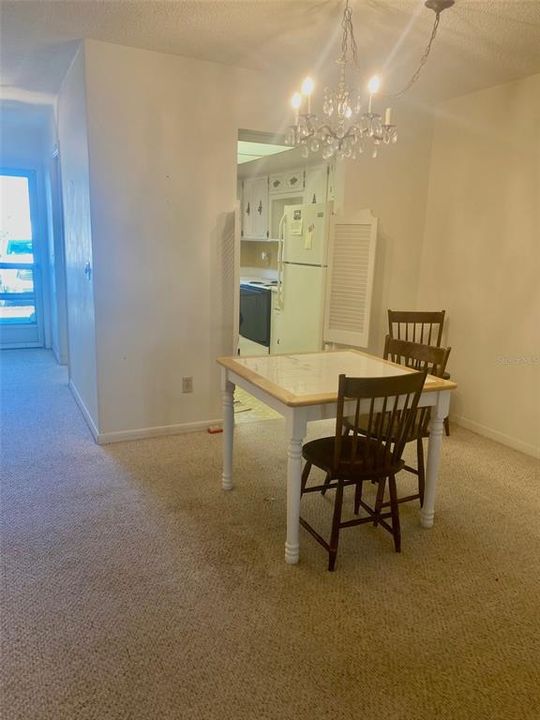 合同活跃: $89,000 (1 贝兹, 1 浴室, 974 平方英尺)